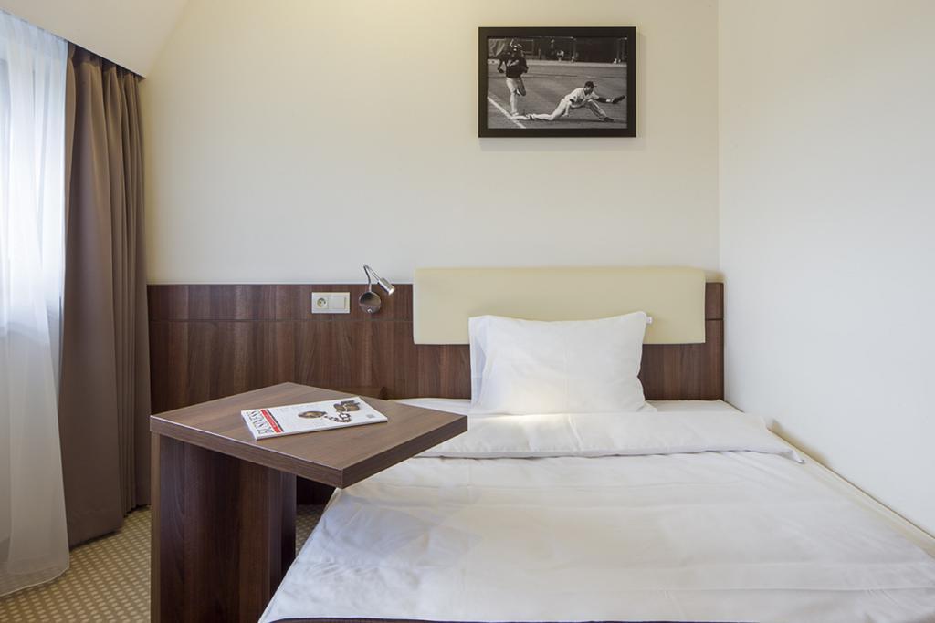 Hotel Antonio Conference Brzeg Bilik gambar